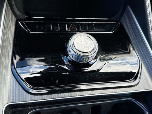 Used 2023 Jeep Wagoneer L Series II image 11