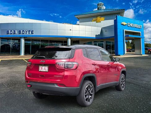 Used 2025 Jeep Compass Trailhawk AWD/4WD image 3