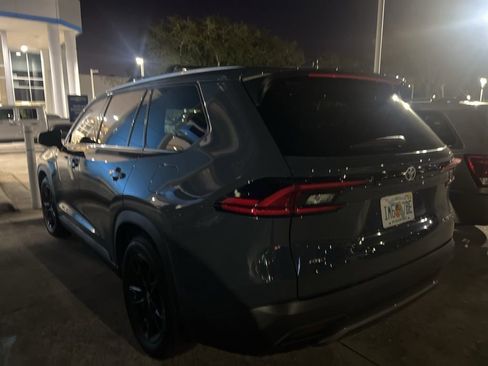 Used 2025 Toyota Grand Highlander AWD image 4