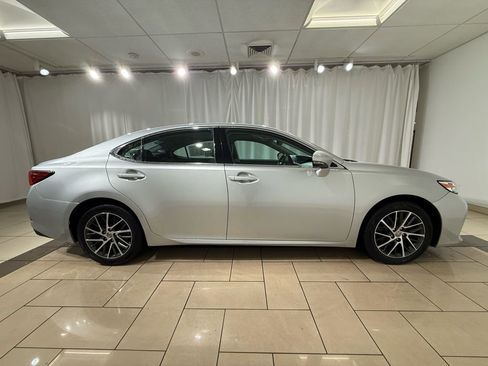 Used 2017 Lexus ES 350 w/ Luxury Package image 6