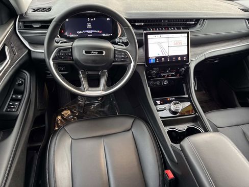 Used 2024 Jeep Grand Cherokee Limited w/ Black Appearance Package image 2