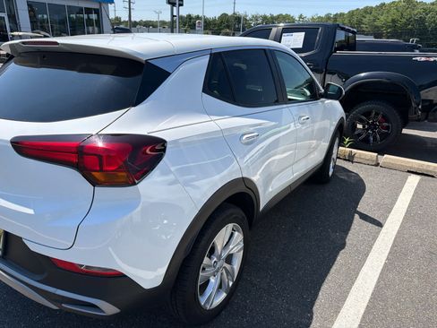 Used 2024 Buick Encore GX Preferred FWD image 3
