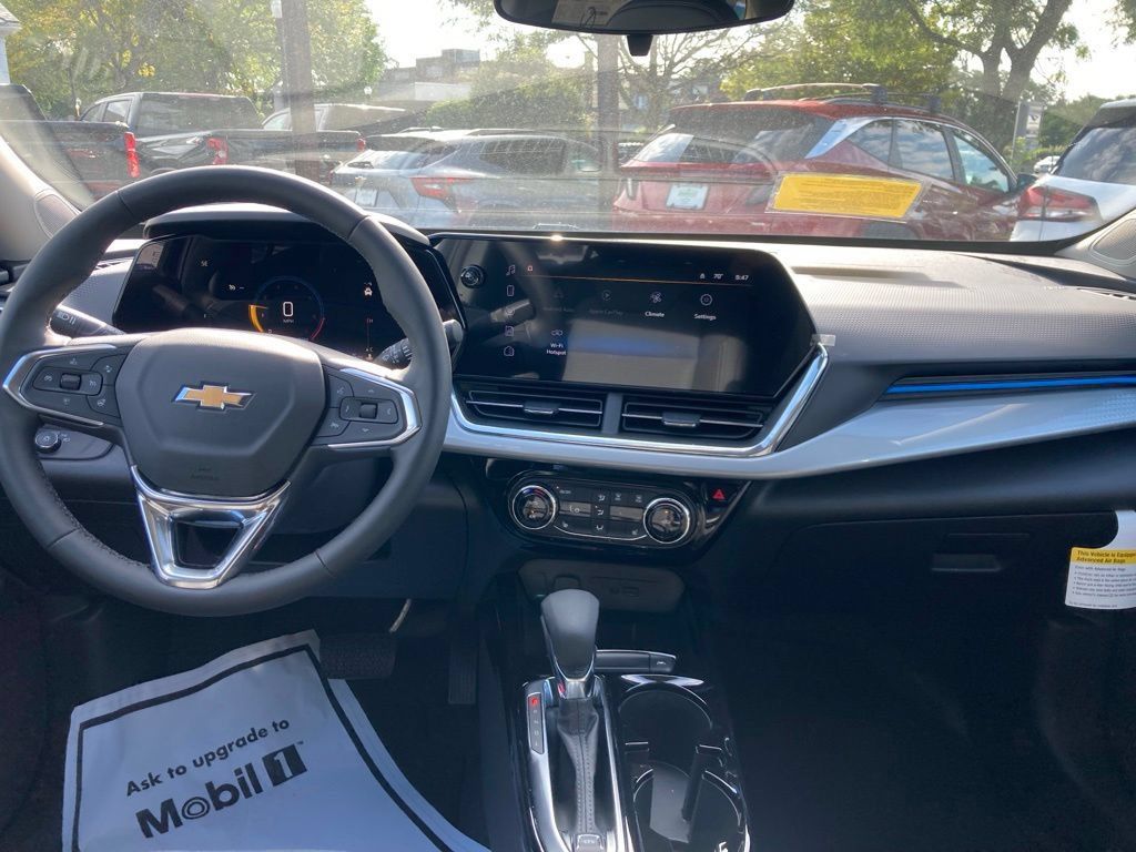 New 2026 Chevrolet Trax LT w/ LT Convenience Package FWD image 5