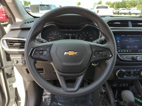 Used 2023 Chevrolet TrailBlazer LT w/ Convenience Package FWD image 10