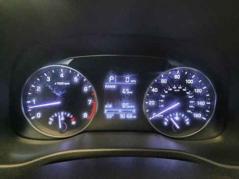 Used 2017 Hyundai Elantra SE image 23