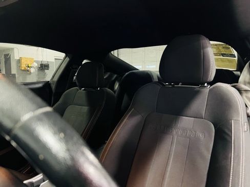 Used 2019 Ford Mustang Coupe image 3