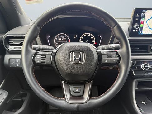 Used 2025 Honda Pilot TrailSport image 9