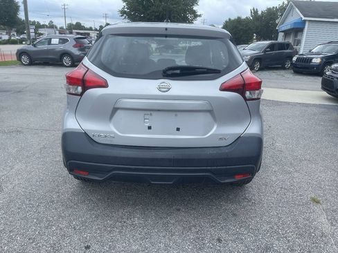 Used 2018 Nissan Kicks SV FWD image 9