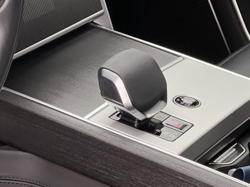 Used 2025 Land Rover Range Rover Autobiography image 20