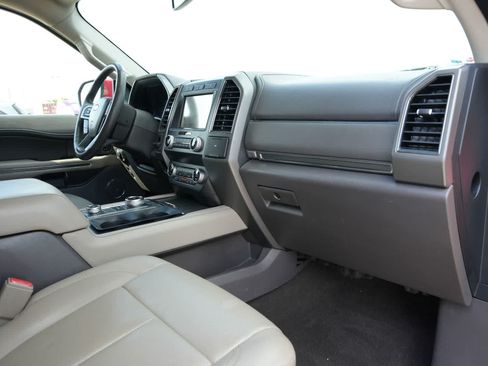 Used 2020 Ford Expedition XLT w/ Equipment Group 202A AWD/4WD image 18