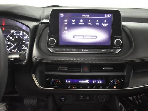 Used 2024 Nissan Rogue SV w/ SV Premium Package FWD image 19