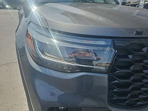 Used 2025 Ford Explorer ST image 7