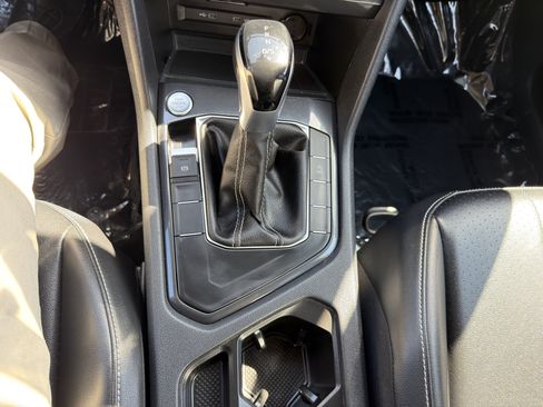 Used 2024 Volkswagen Tiguan SE FWD image 35