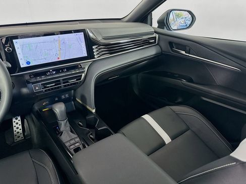 Used 2025 Toyota Camry SE image 24