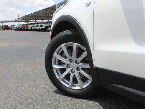 Used 2021 Cadillac XT4 Luxury w/ Cold Weather Package FWD image 11