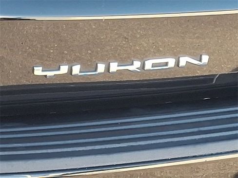 Used 2021 GMC Yukon SLT w/ SLT Luxury Plus Package image 37