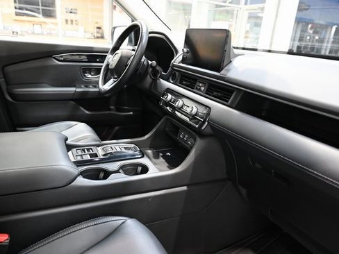 Used 2024 Honda Pilot Touring image 14