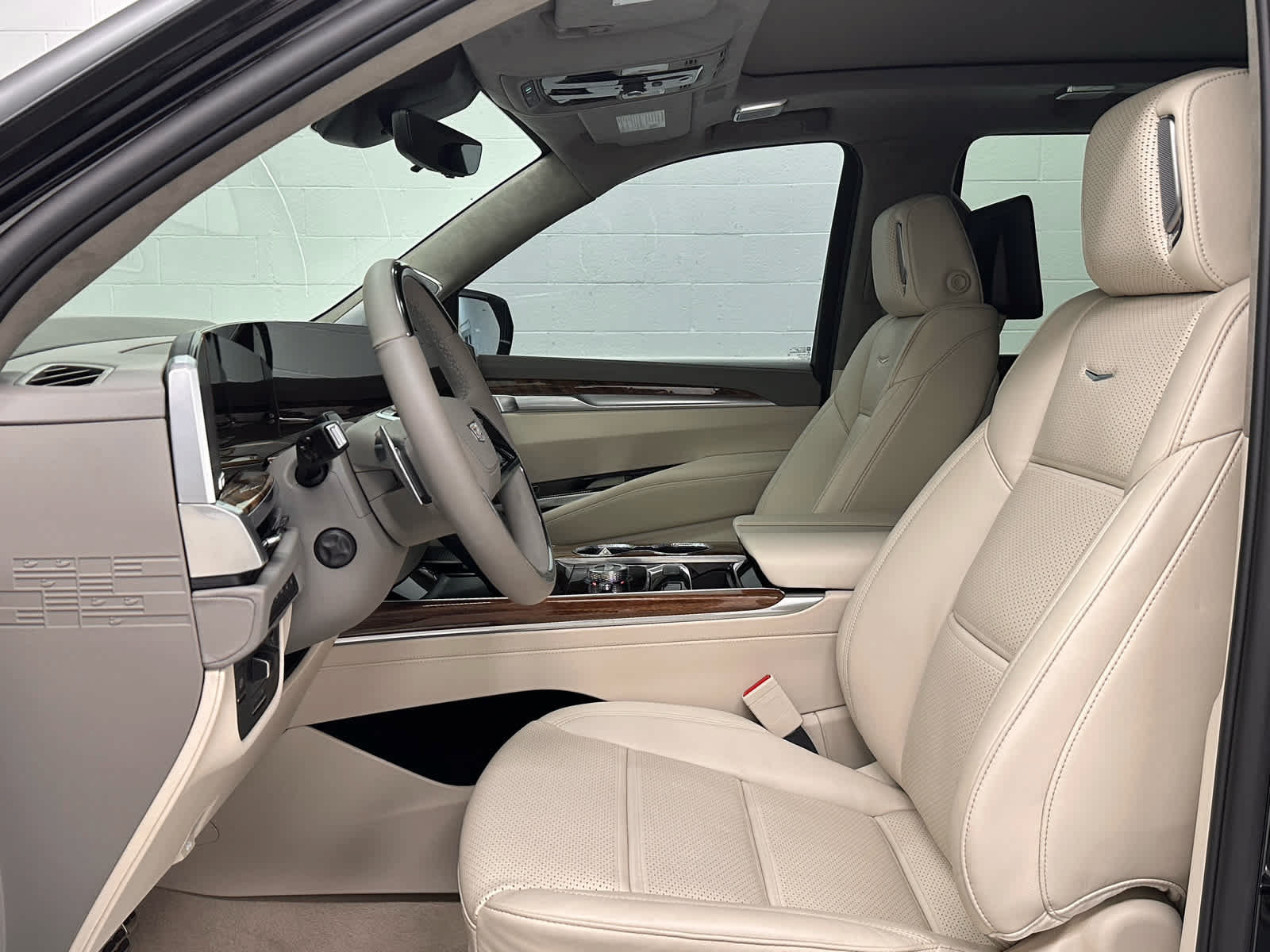 Used 2026 Cadillac Escalade Platinum Sport w/ LPO, ONYX Package AWD/4WD image 11