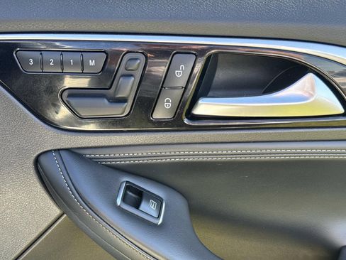 Used 2018 INFINITI QX30 Sport w/ Cargo Package FWD image 15