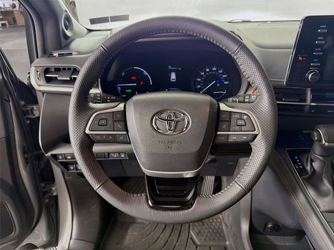 Used 2023 Toyota Sienna XLE Woodland Edition AWD/4WD image 3