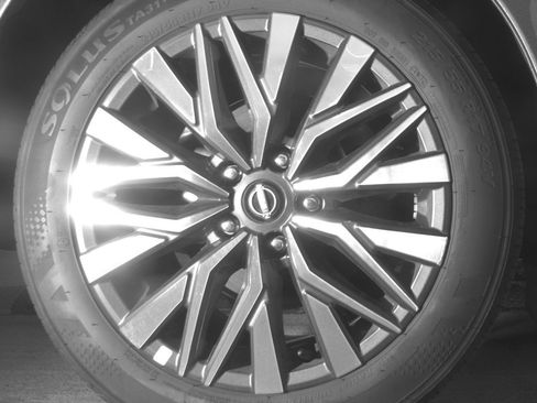 Used 2025 Nissan Altima 2.5 SV FWD image 15
