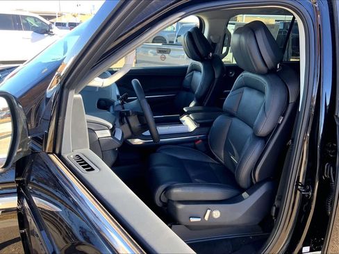 New 2025 Lincoln Navigator L Reserve AWD/4WD image 9