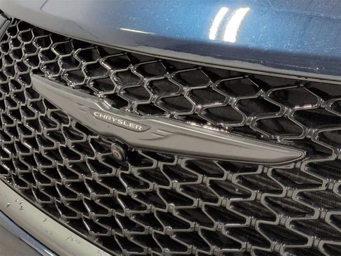 Certified 2023 Chrysler Pacifica Touring-L w/ S Appearance Package image 13