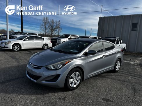 Used 2016 Hyundai Elantra SE image 1