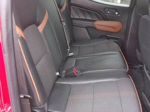 Certified 2025 GMC Canyon AT4 w/ Nightfall Edition AWD/4WD image 30