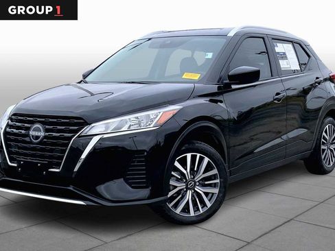 Used 2023 Nissan Kicks SV image 1