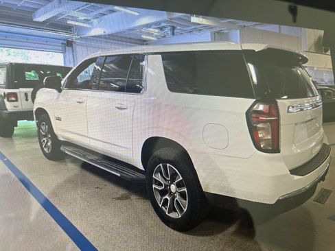 Used 2021 Chevrolet Suburban LT w/ LT Signature Package RWD image 18