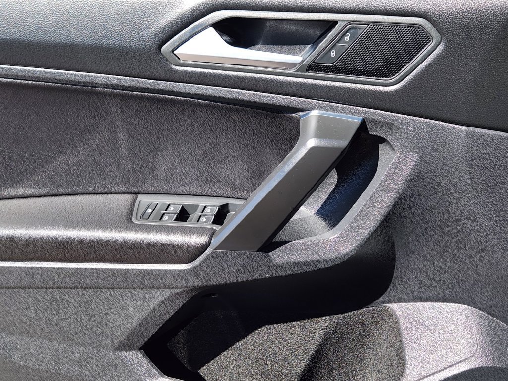 Used 2021 Volkswagen Tiguan SE AWD/4WD image 13
