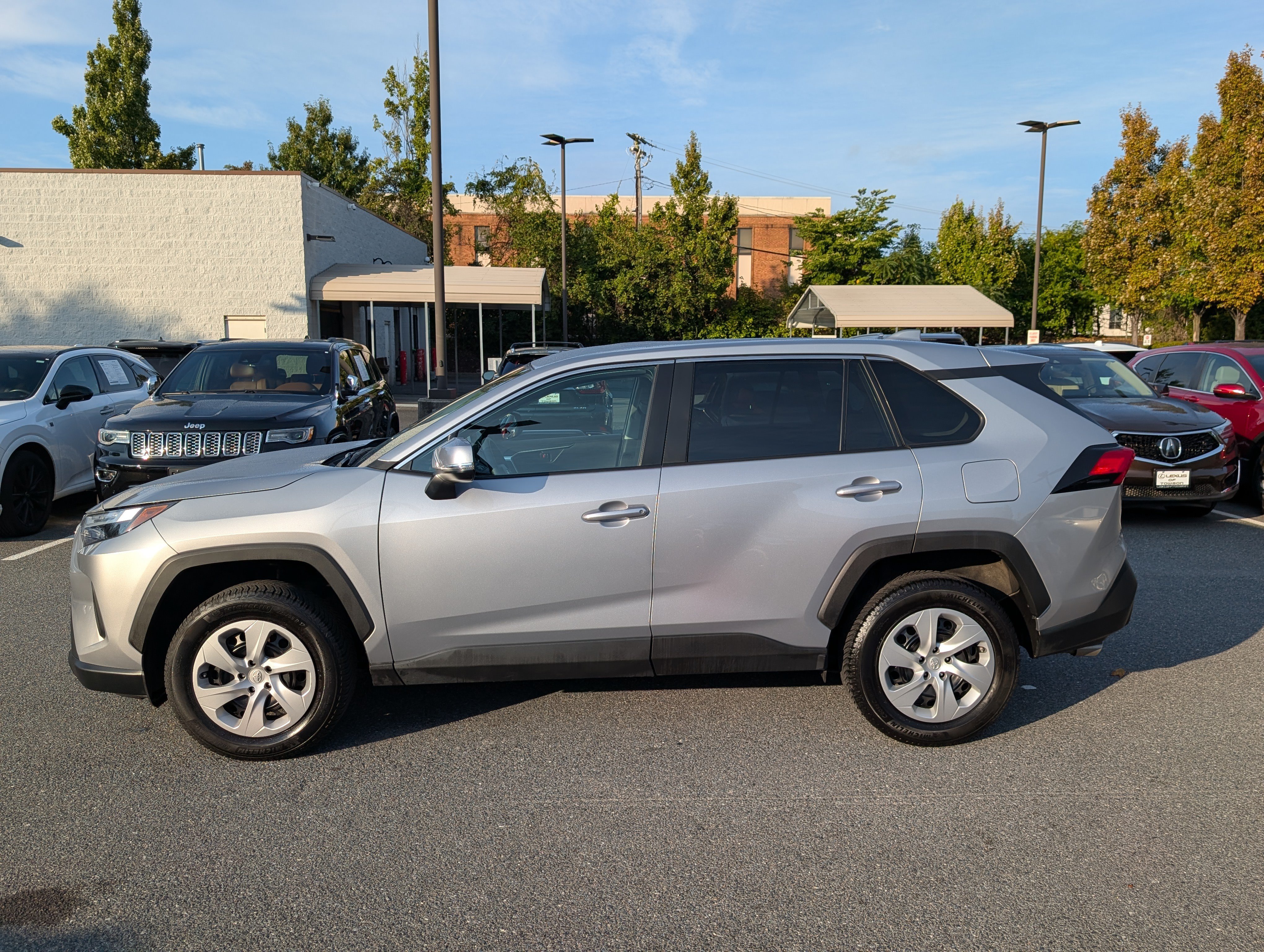 Used 2024 Toyota RAV4 LE AWD/4WD image 6
