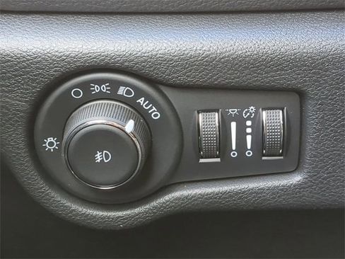 New 2026 Chrysler Pacifica Limited w/ Uconnect Theater Family Group image 33