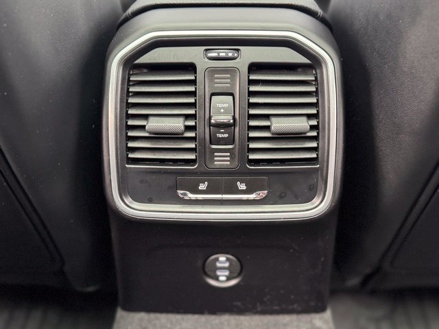 Certified 2023 Porsche Macan AWD/4WD image 33