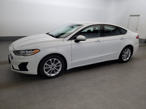 Used 2020 Ford Fusion SE FWD image 2