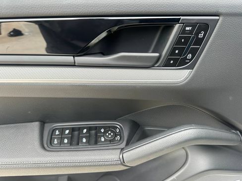 Certified 2024 Porsche Cayenne AWD/4WD image 17
