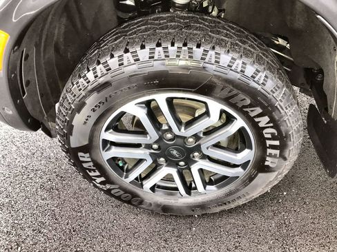 Used 2024 Ford Ranger Lariat w/ Advanced Towing Package image 10