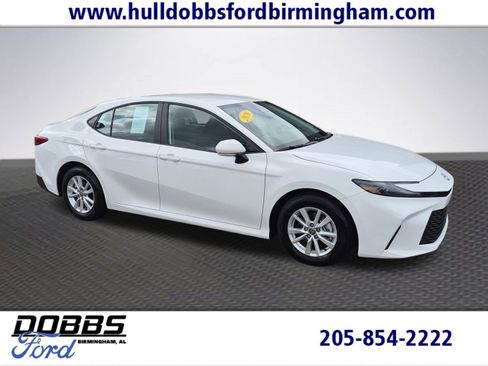 Used 2026 Toyota Camry LE image 1