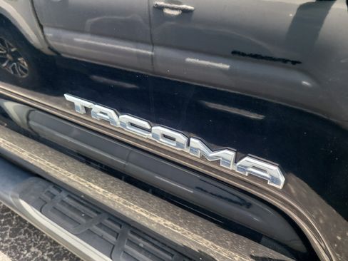 Used 2021 Toyota Tacoma SR5 w/ SR5 Appearance Package (SM) RWD image 9