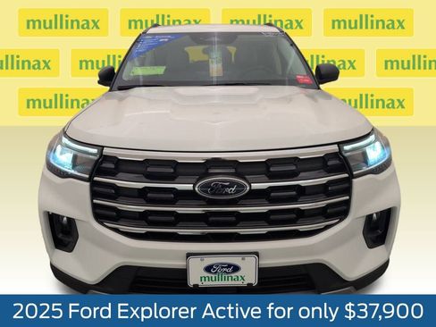 Used 2025 Ford Explorer Active w/ Active Comfort Package image 13