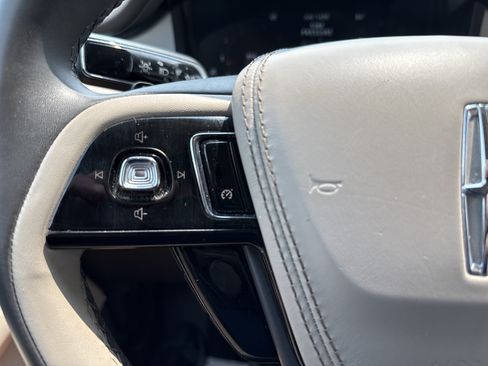 Used 2022 Lincoln Aviator AWD w/ Premium Package image 19