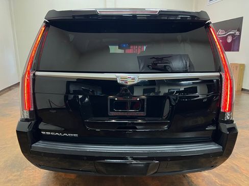 Used 2018 Cadillac Escalade ESV Luxury image 7