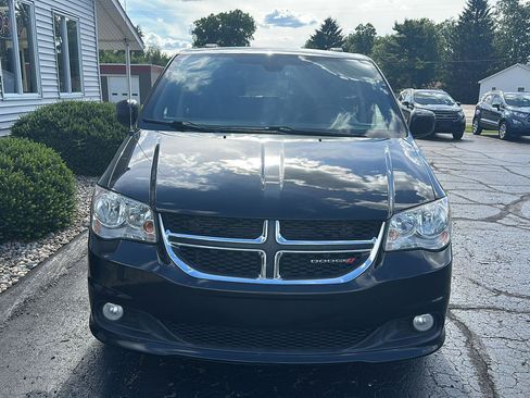 Used 2019 Dodge Grand Caravan SXT FWD image 3