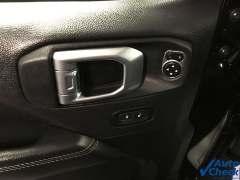 Used 2022 Jeep Wrangler Unlimited Sahara w/ Cold Weather Group AWD/4WD image 26