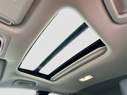 Used 2025 Toyota Corolla Cross LE w/ Moonroof Package image 21