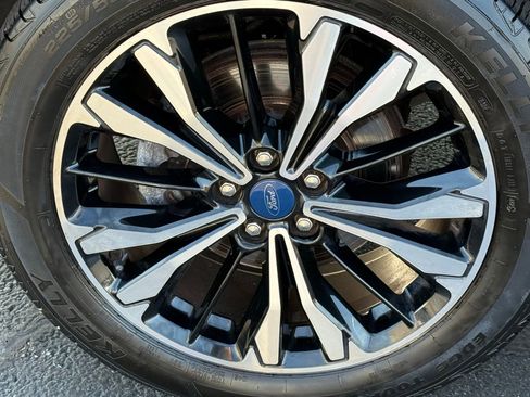 Used 2022 Ford Escape SE w/ SE Sport Appearance Package image 10