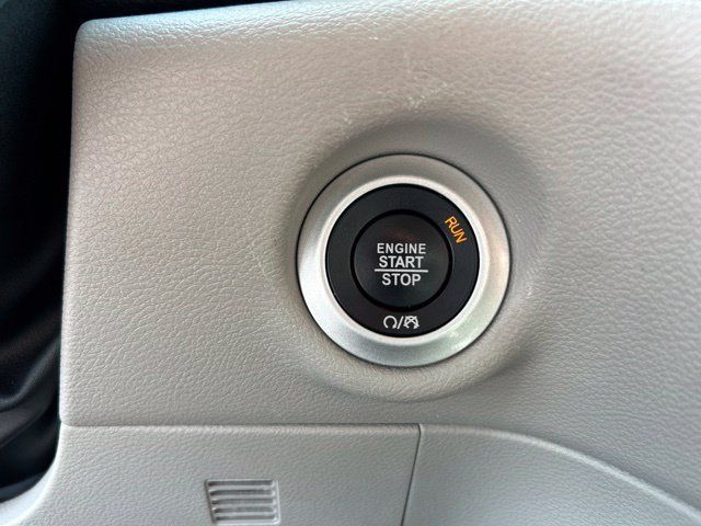 Used 2024 Chrysler Pacifica Touring-L FWD image 27
