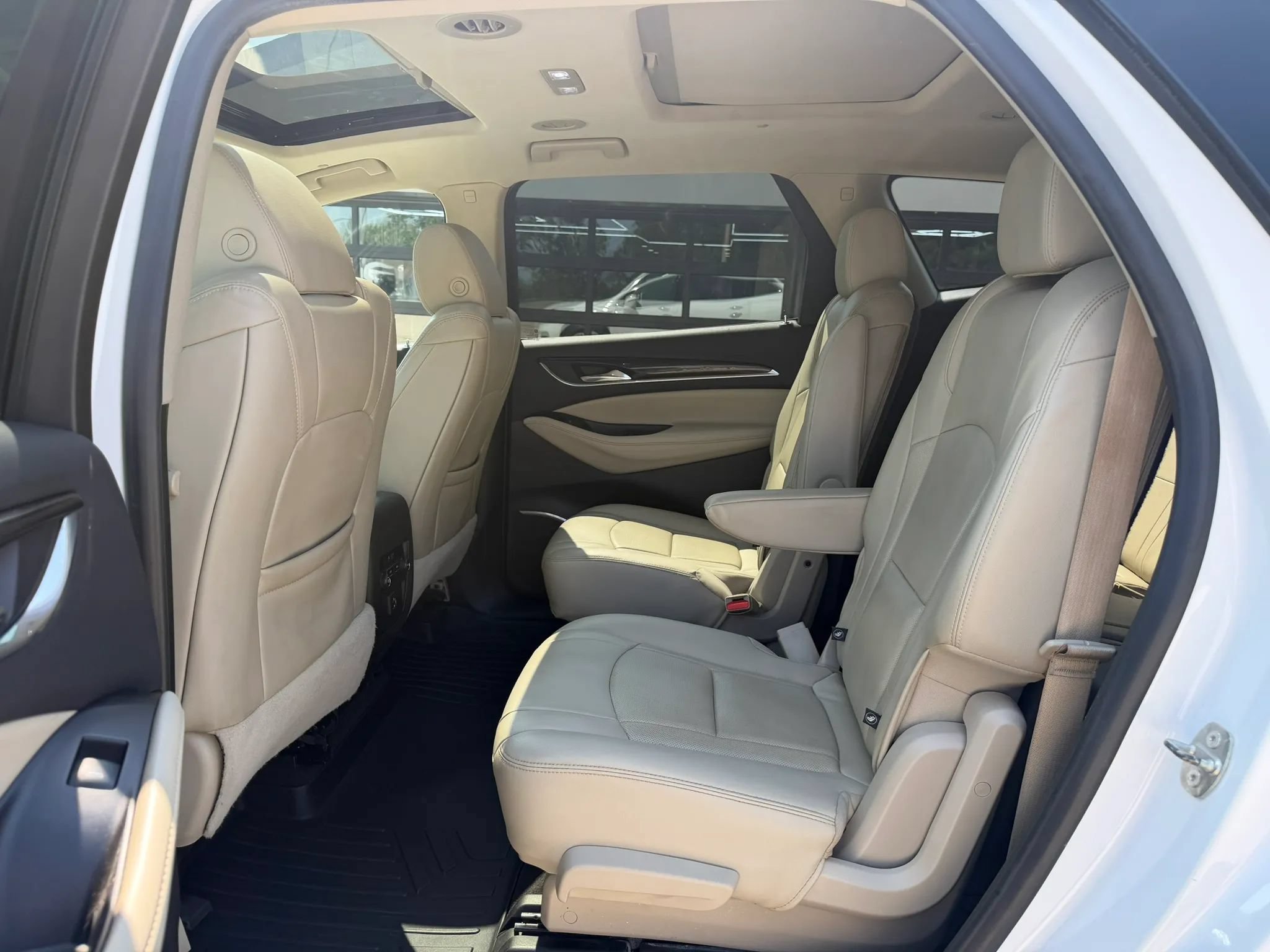 Used 2019 Buick Enclave Essence FWD image 38