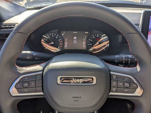Used 2025 Jeep Compass Trailhawk AWD/4WD image 31
